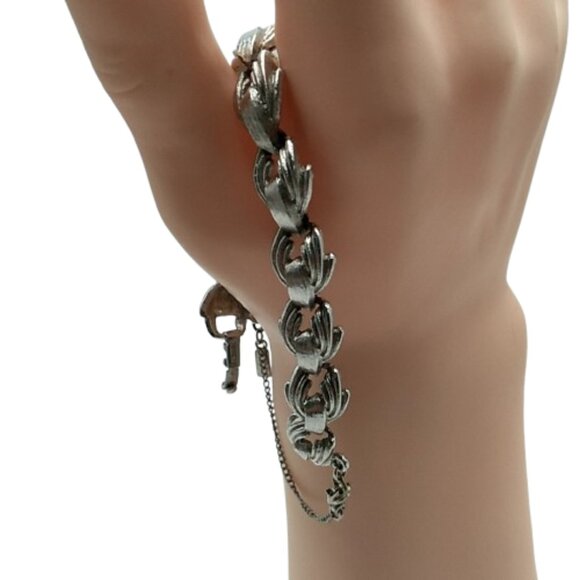 Vintage Monet Silver-Tone Textured Chain Link Bracelet with Safety Chain - Picture 4 of 16